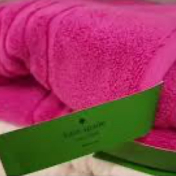 Kate spade towel  ♠️ - Picture 2 of 6